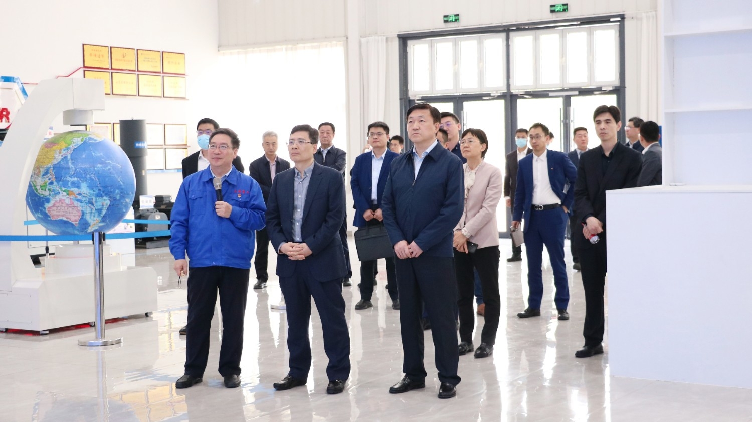 海爾集團(tuán)黨委書記、董事局主席、首席執(zhí)行官周云杰蒞臨天瑞重工考察